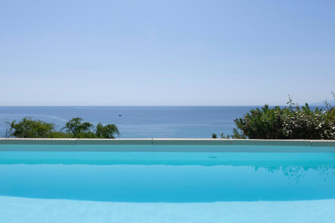 Luxury Villa By The Beach Steniaí Extérieur photo